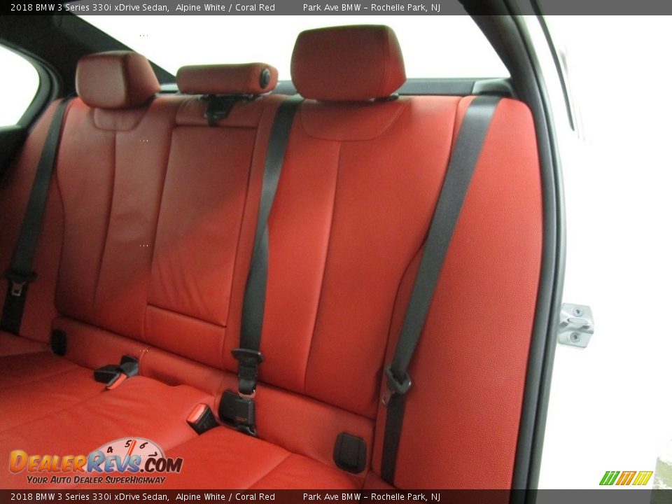 2018 BMW 3 Series 330i xDrive Sedan Alpine White / Coral Red Photo #11