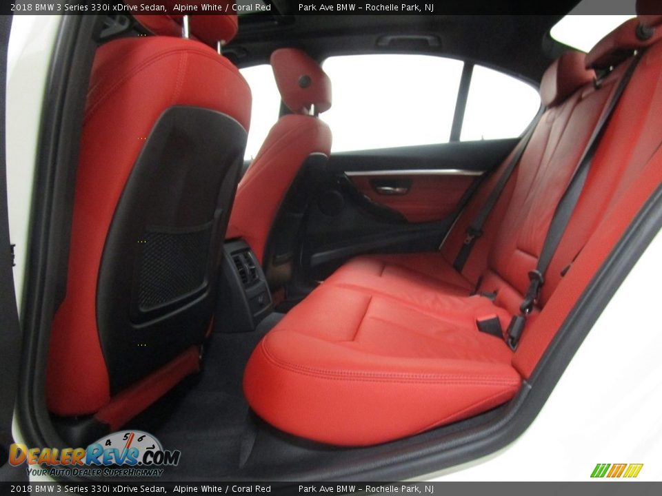 2018 BMW 3 Series 330i xDrive Sedan Alpine White / Coral Red Photo #12