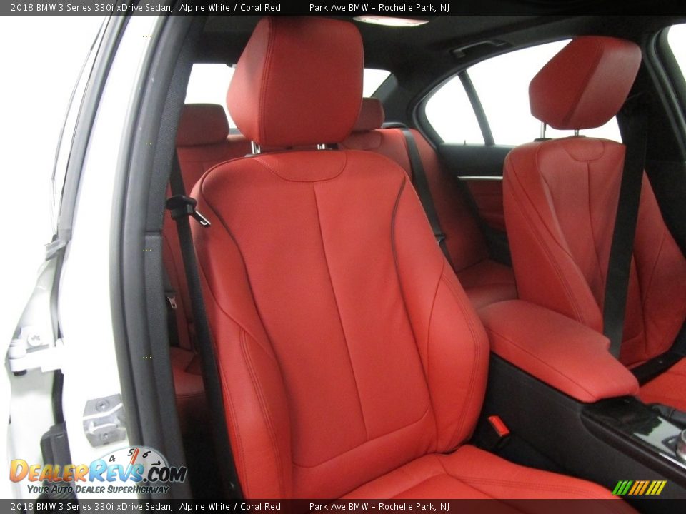 2018 BMW 3 Series 330i xDrive Sedan Alpine White / Coral Red Photo #14