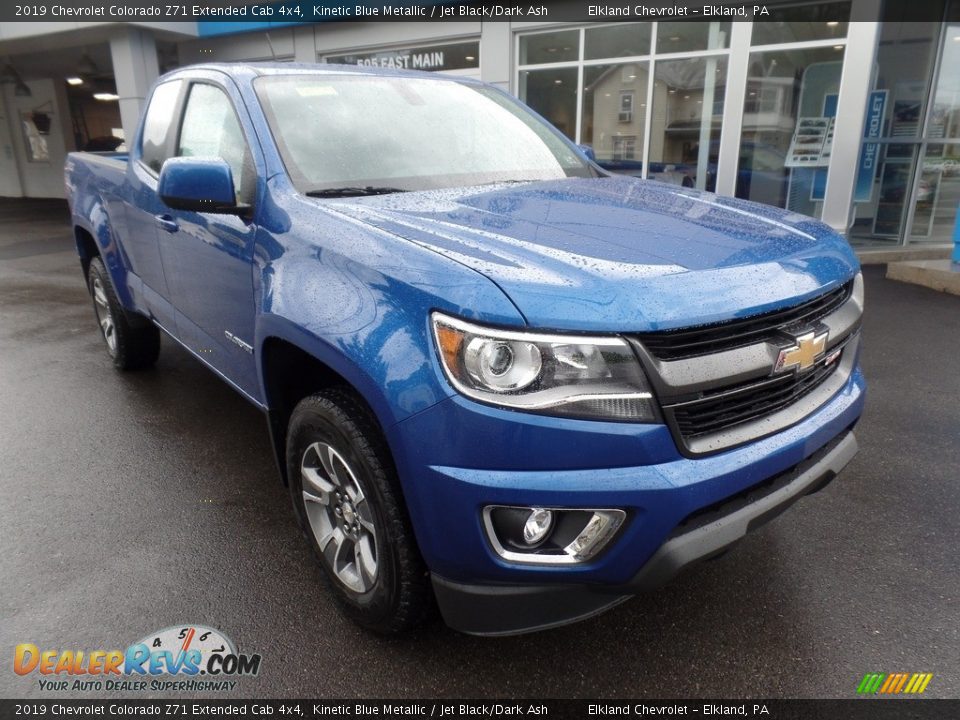 Front 3/4 View of 2019 Chevrolet Colorado Z71 Extended Cab 4x4 Photo #2