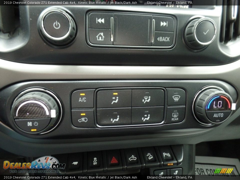 Controls of 2019 Chevrolet Colorado Z71 Extended Cab 4x4 Photo #36