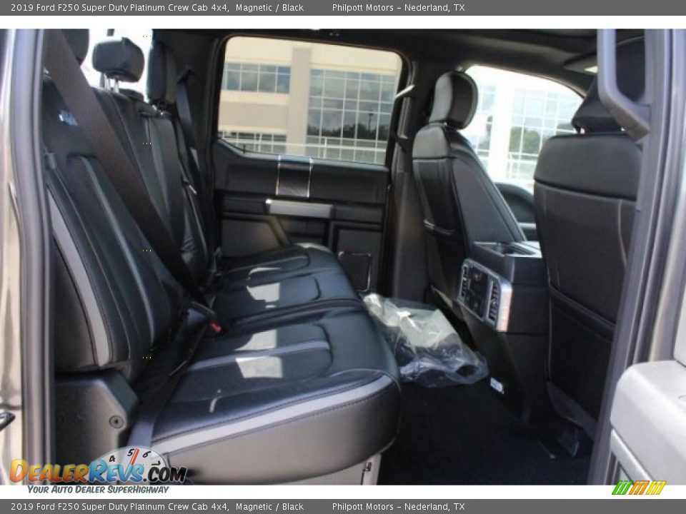 2019 Ford F250 Super Duty Platinum Crew Cab 4x4 Magnetic / Black Photo #30