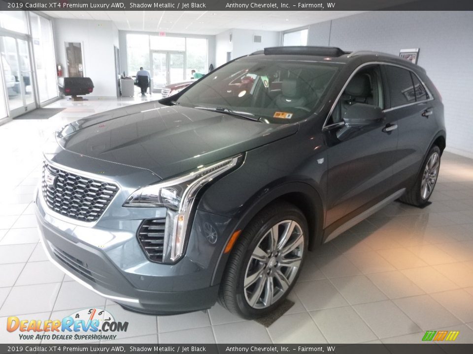 Front 3/4 View of 2019 Cadillac XT4 Premium Luxury AWD Photo #7