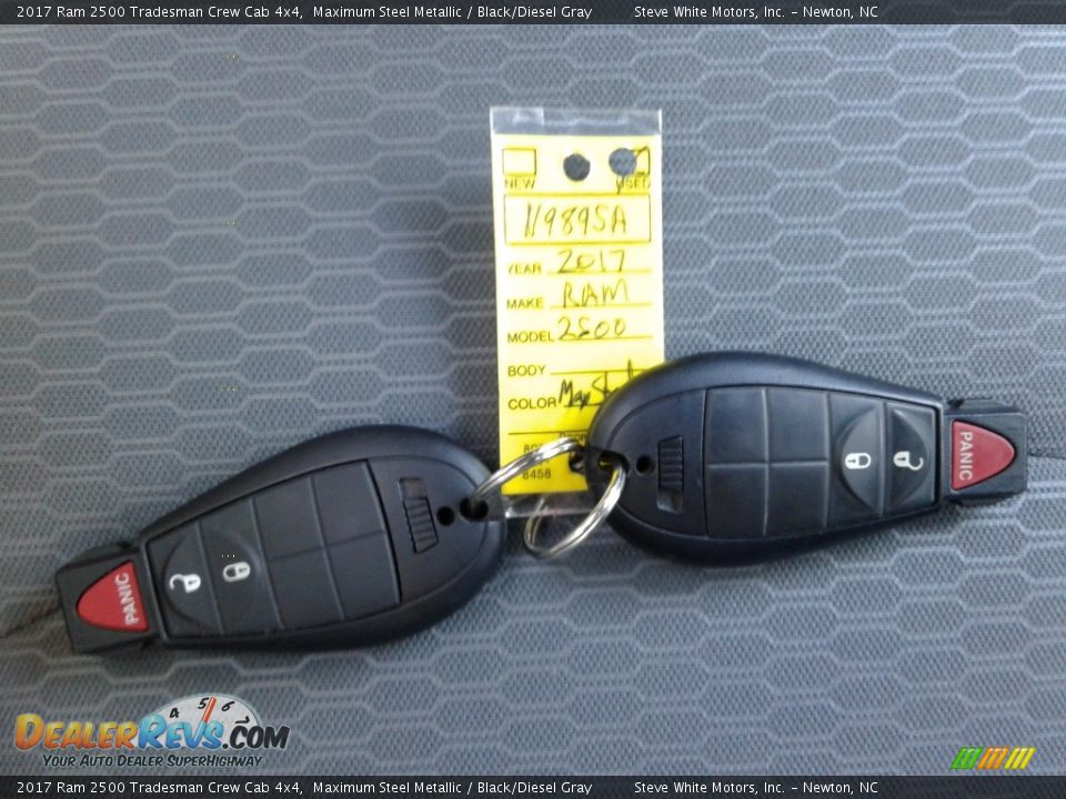 2017 Ram 2500 Tradesman Crew Cab 4x4 Maximum Steel Metallic / Black/Diesel Gray Photo #25