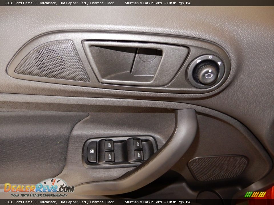 2018 Ford Fiesta SE Hatchback Hot Pepper Red / Charcoal Black Photo #10