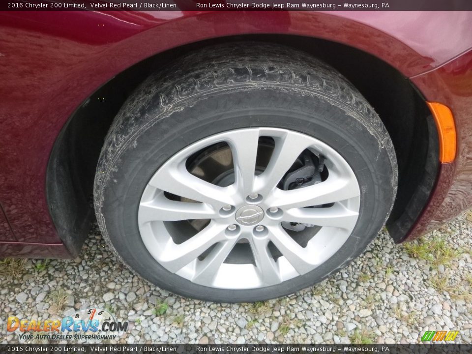 2016 Chrysler 200 Limited Velvet Red Pearl / Black/Linen Photo #9
