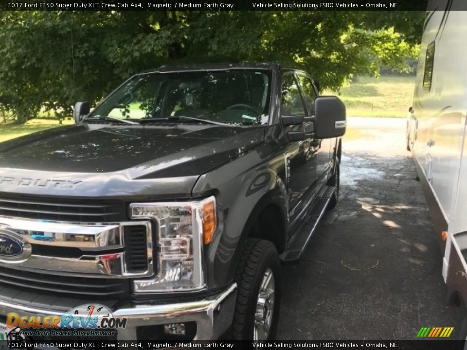 2017 Ford F250 Super Duty XLT Crew Cab 4x4 Magnetic / Medium Earth Gray Photo #10