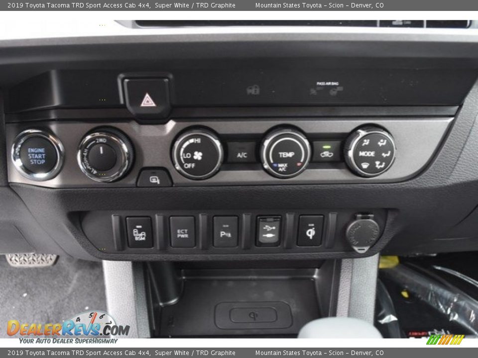 2019 Toyota Tacoma TRD Sport Access Cab 4x4 Super White / TRD Graphite Photo #29
