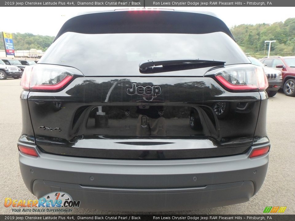 2019 Jeep Cherokee Latitude Plus 4x4 Diamond Black Crystal Pearl / Black Photo #4