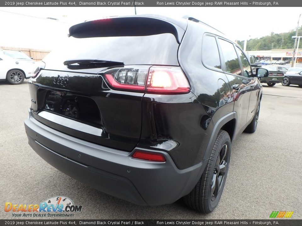 2019 Jeep Cherokee Latitude Plus 4x4 Diamond Black Crystal Pearl / Black Photo #5