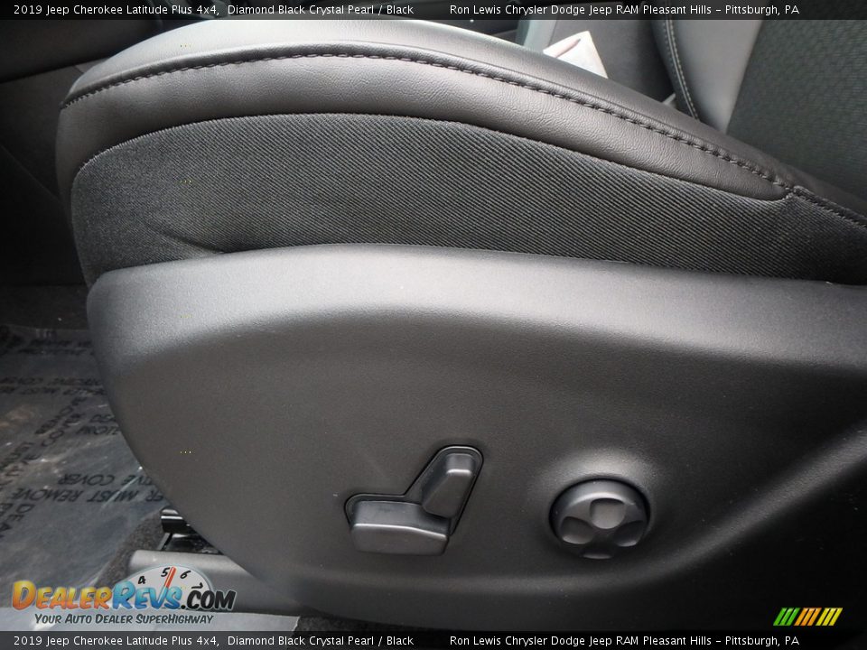 2019 Jeep Cherokee Latitude Plus 4x4 Diamond Black Crystal Pearl / Black Photo #15