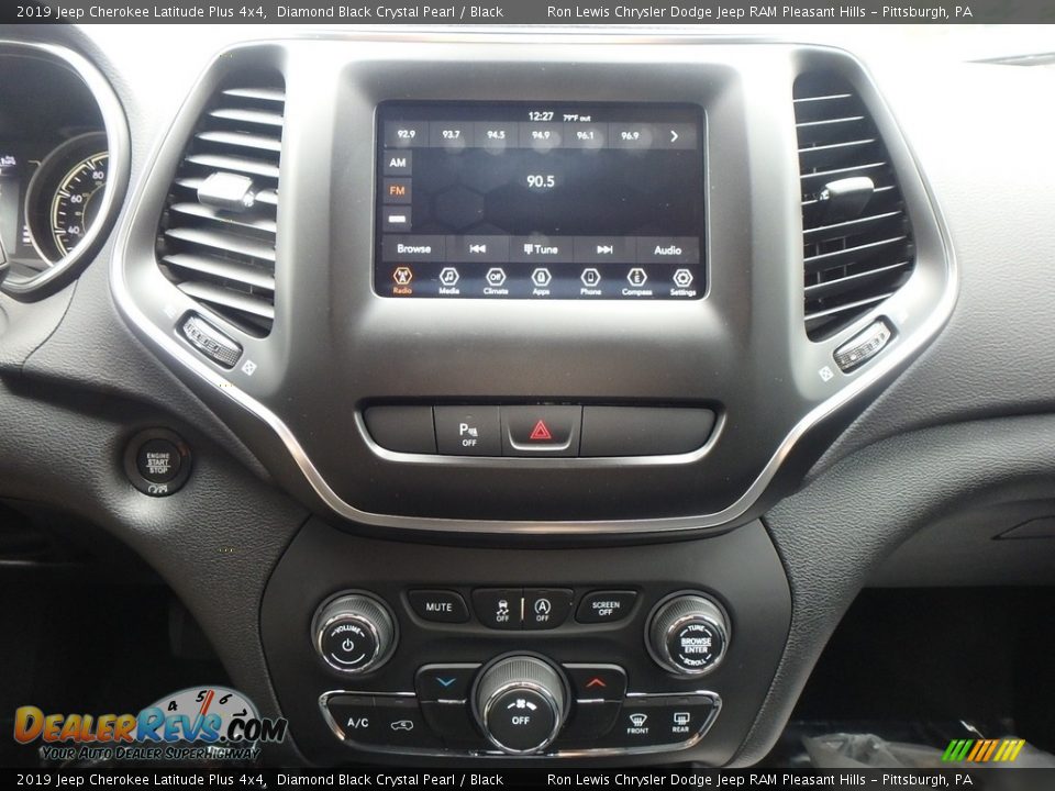 2019 Jeep Cherokee Latitude Plus 4x4 Diamond Black Crystal Pearl / Black Photo #16
