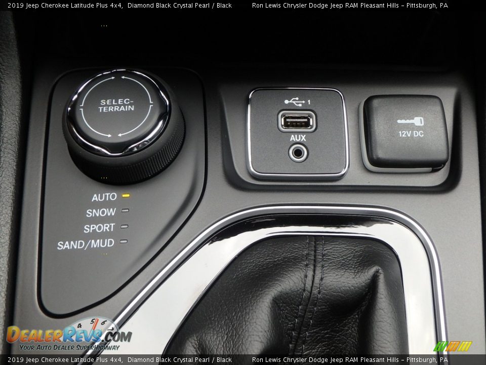 2019 Jeep Cherokee Latitude Plus 4x4 Diamond Black Crystal Pearl / Black Photo #18