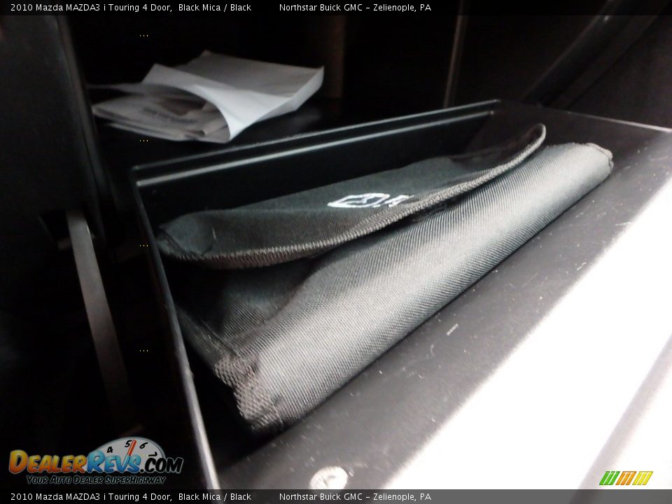 2010 Mazda MAZDA3 i Touring 4 Door Black Mica / Black Photo #29