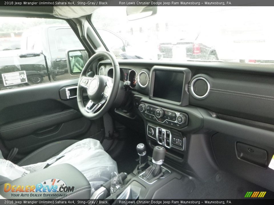 2018 Jeep Wrangler Unlimited Sahara 4x4 Sting-Gray / Black Photo #9