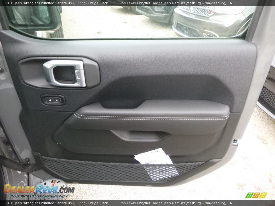 2018 Jeep Wrangler Unlimited Sahara 4x4 Sting-Gray / Black Photo #10