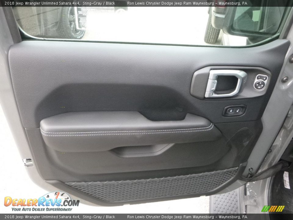 2018 Jeep Wrangler Unlimited Sahara 4x4 Sting-Gray / Black Photo #13