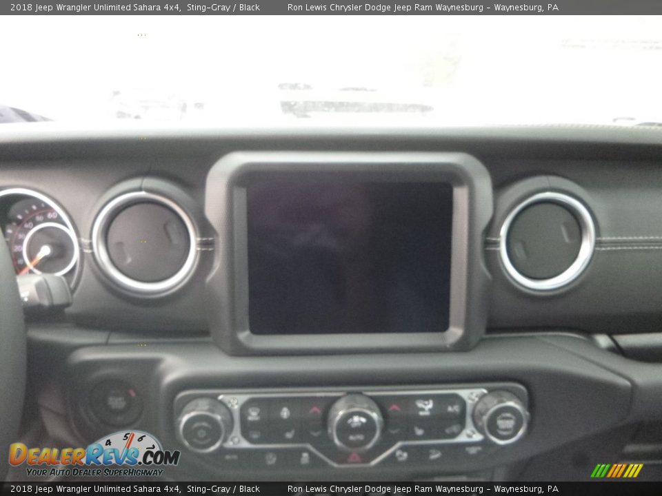2018 Jeep Wrangler Unlimited Sahara 4x4 Sting-Gray / Black Photo #16