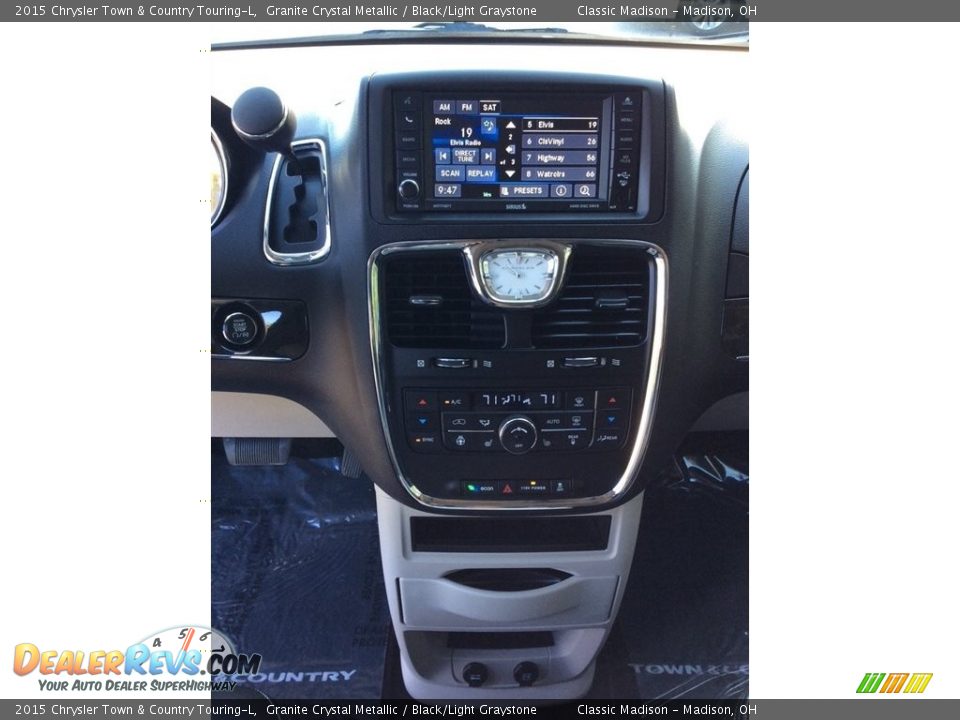 2015 Chrysler Town & Country Touring-L Granite Crystal Metallic / Black/Light Graystone Photo #19