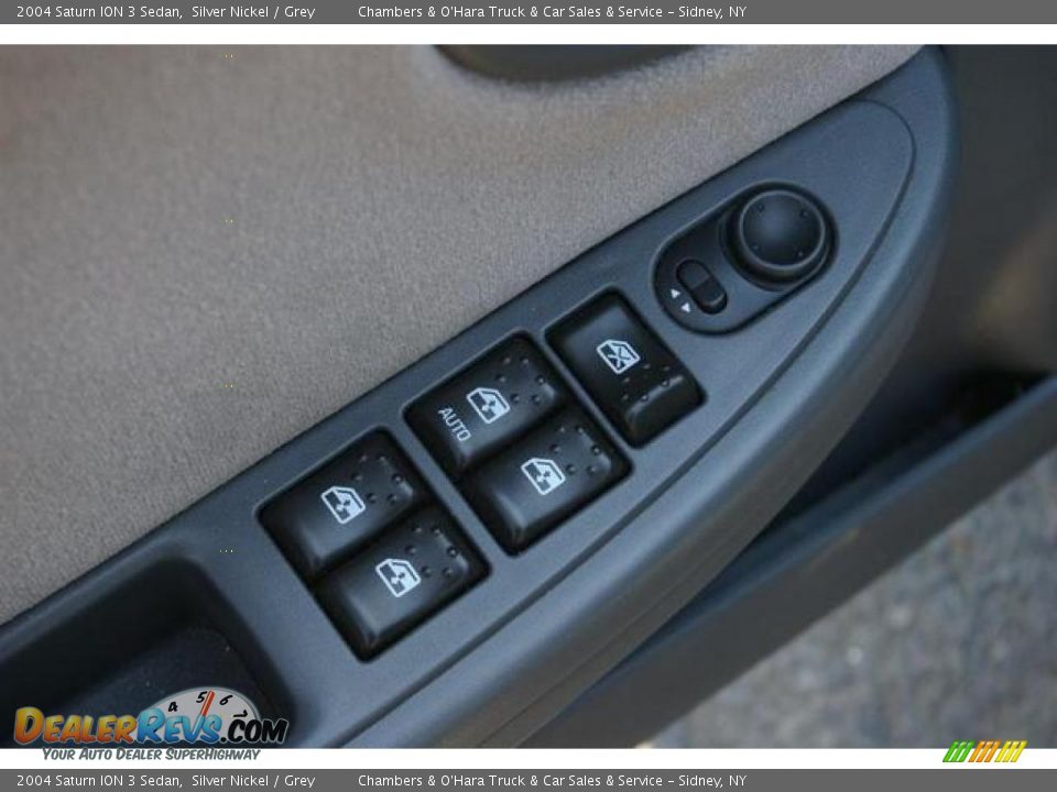 2004 Saturn ION 3 Sedan Silver Nickel / Grey Photo #6
