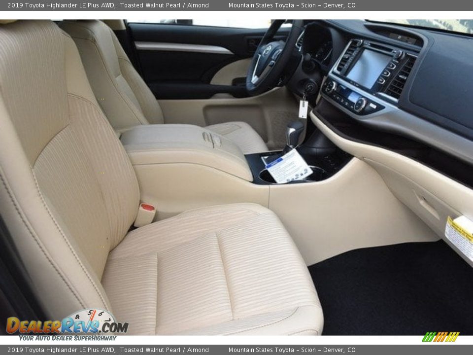 Front Seat of 2019 Toyota Highlander LE Plus AWD Photo #11