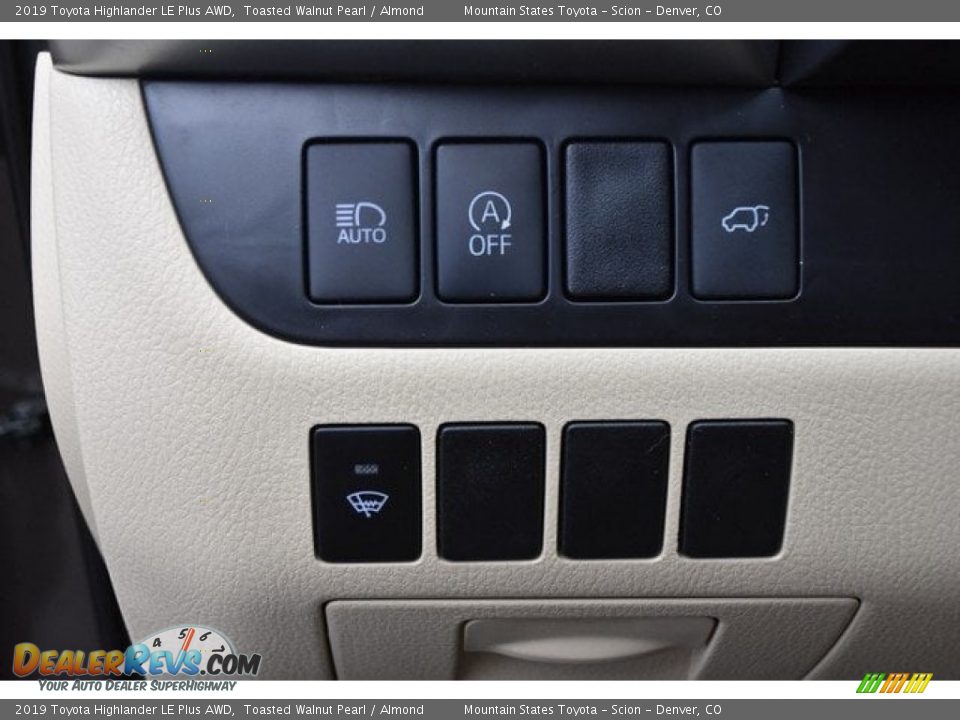 Controls of 2019 Toyota Highlander LE Plus AWD Photo #27