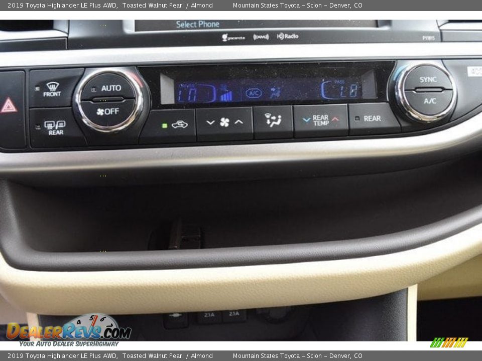 Controls of 2019 Toyota Highlander LE Plus AWD Photo #31