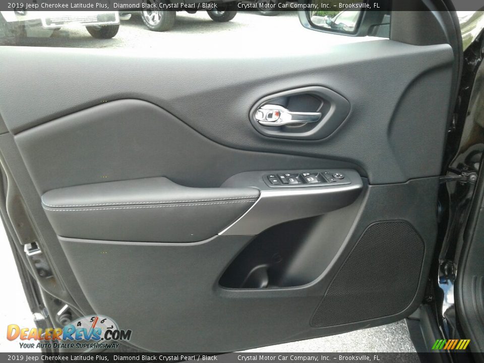 2019 Jeep Cherokee Latitude Plus Diamond Black Crystal Pearl / Black Photo #17