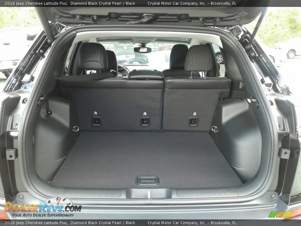2019 Jeep Cherokee Latitude Plus Diamond Black Crystal Pearl / Black Photo #19