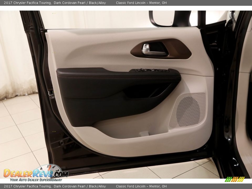 2017 Chrysler Pacifica Touring Dark Cordovan Pearl / Black/Alloy Photo #4
