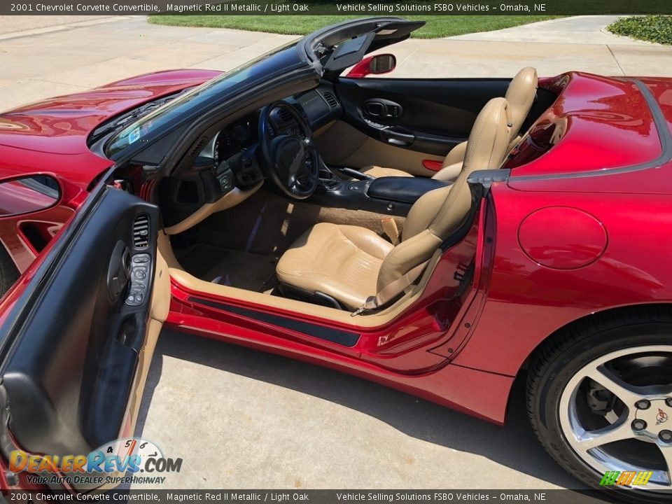 2001 Chevrolet Corvette Convertible Magnetic Red II Metallic / Light Oak Photo #17