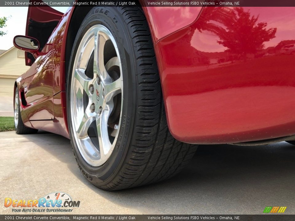 2001 Chevrolet Corvette Convertible Magnetic Red II Metallic / Light Oak Photo #24