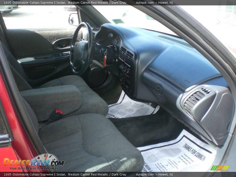 1995 Oldsmobile Cutlass Supreme S Sedan Medium Garnet Red Metallic / Dark Gray Photo #10