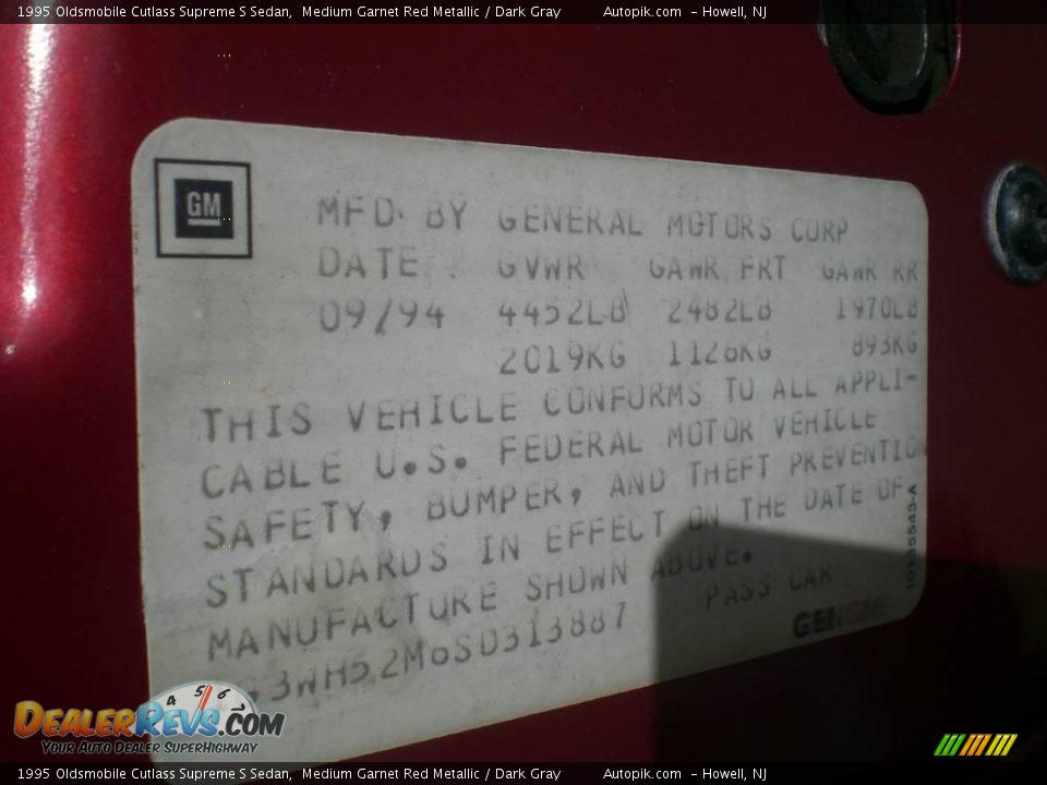 1995 Oldsmobile Cutlass Supreme S Sedan Medium Garnet Red Metallic / Dark Gray Photo #17