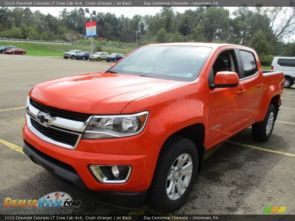 Front 3/4 View of 2019 Chevrolet Colorado LT Crew Cab 4x4 Photo #9