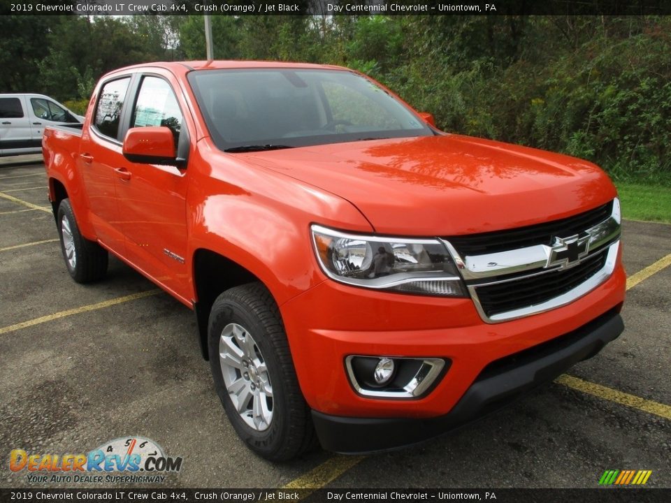 Front 3/4 View of 2019 Chevrolet Colorado LT Crew Cab 4x4 Photo #11