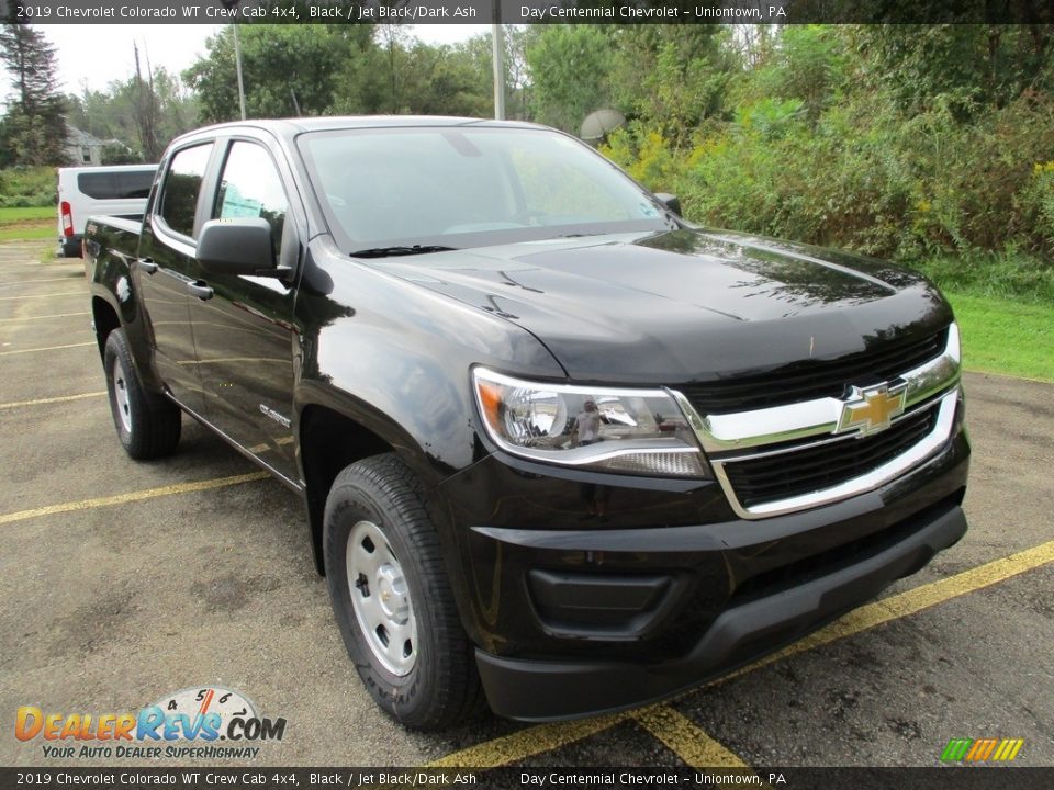 Front 3/4 View of 2019 Chevrolet Colorado WT Crew Cab 4x4 Photo #10