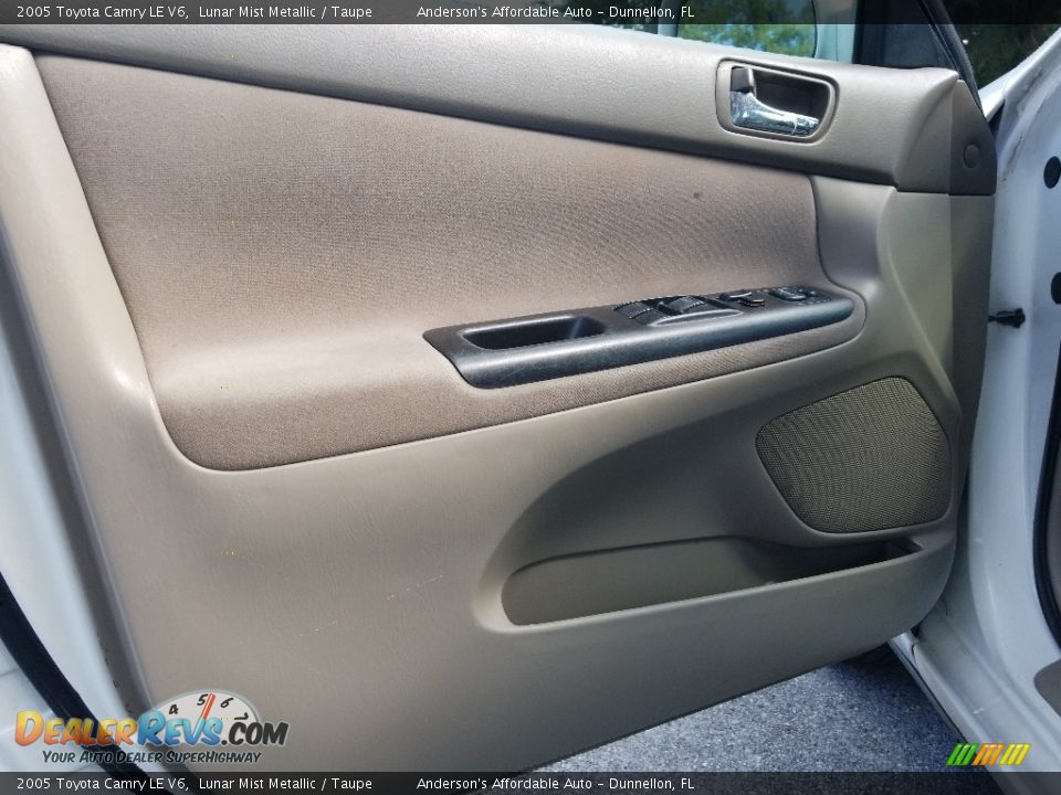2005 Toyota Camry LE V6 Lunar Mist Metallic / Taupe Photo #9