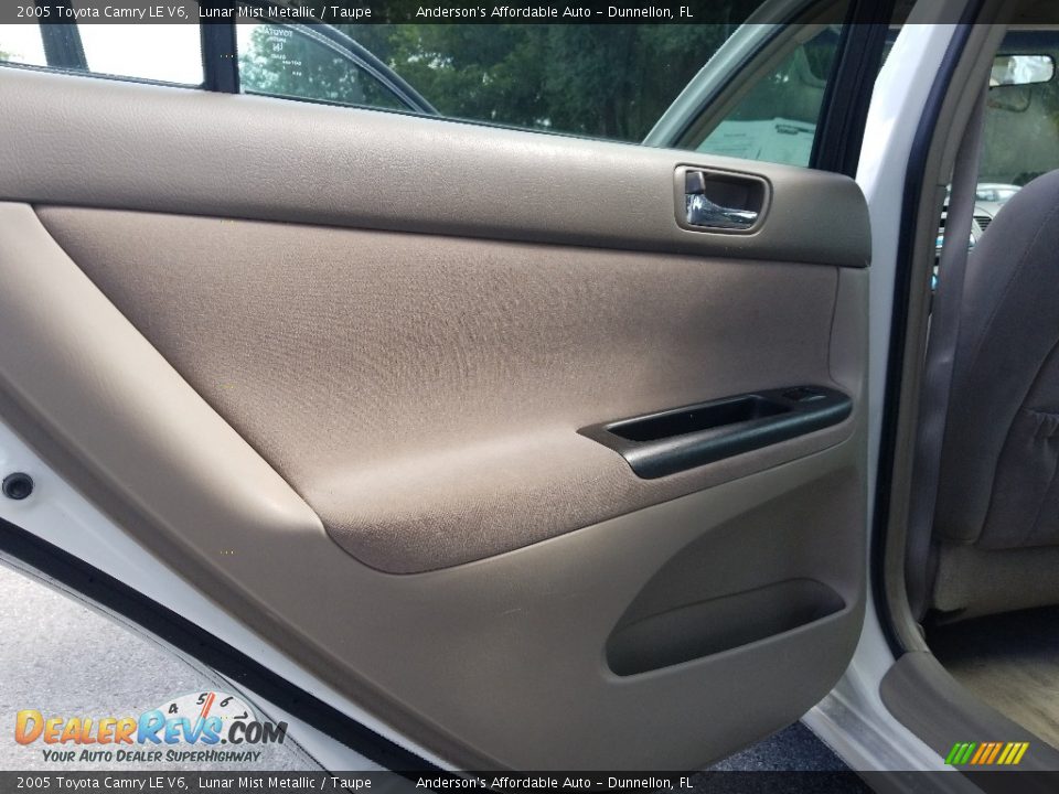 2005 Toyota Camry LE V6 Lunar Mist Metallic / Taupe Photo #12