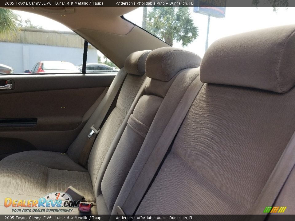 2005 Toyota Camry LE V6 Lunar Mist Metallic / Taupe Photo #14