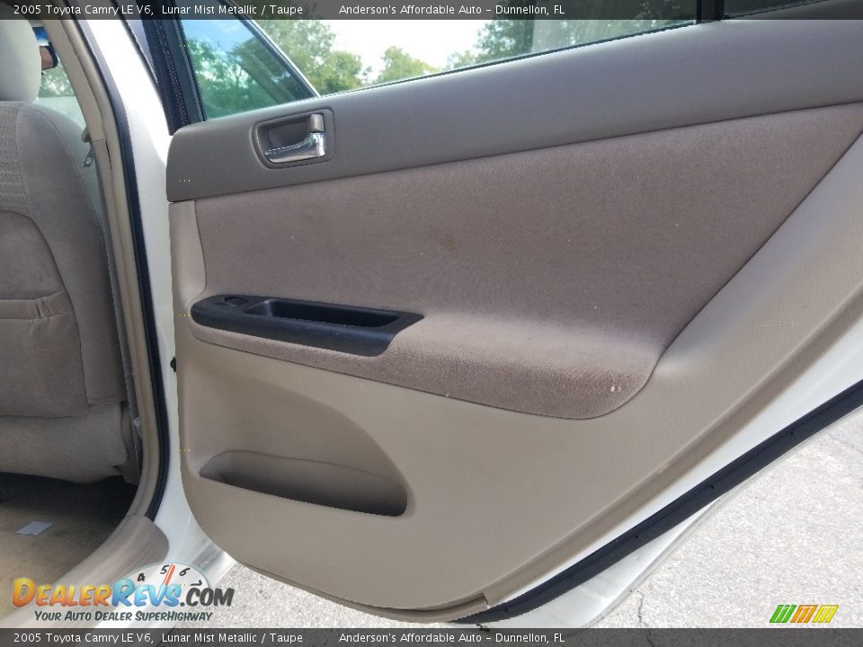 2005 Toyota Camry LE V6 Lunar Mist Metallic / Taupe Photo #17