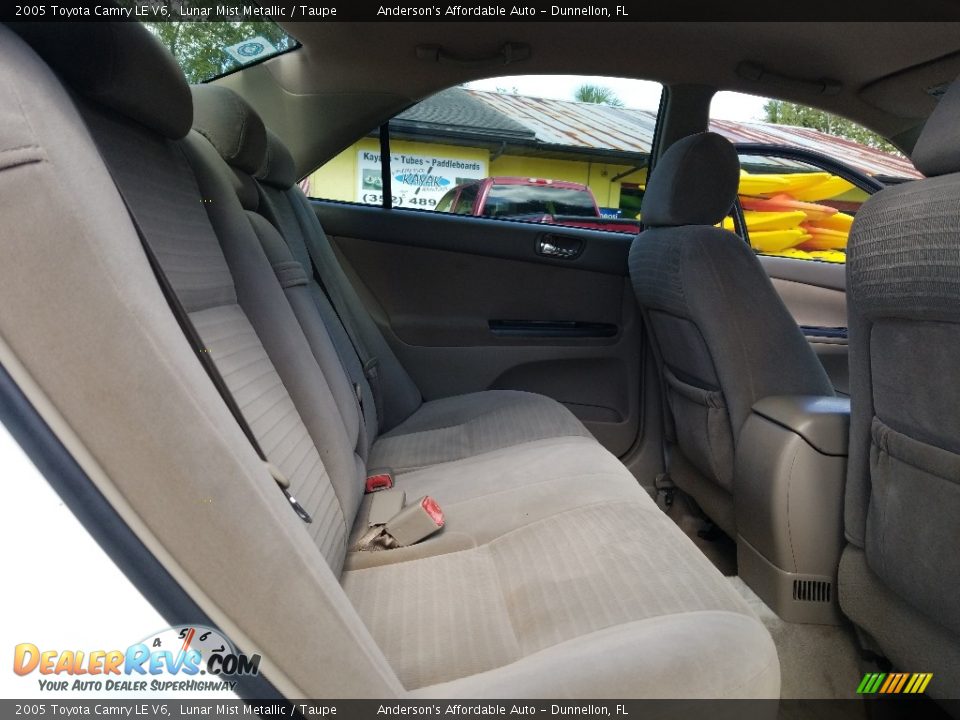 2005 Toyota Camry LE V6 Lunar Mist Metallic / Taupe Photo #18