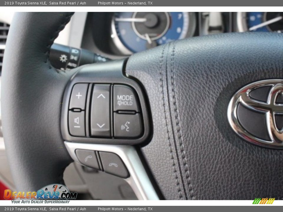 2019 Toyota Sienna XLE Steering Wheel Photo #20