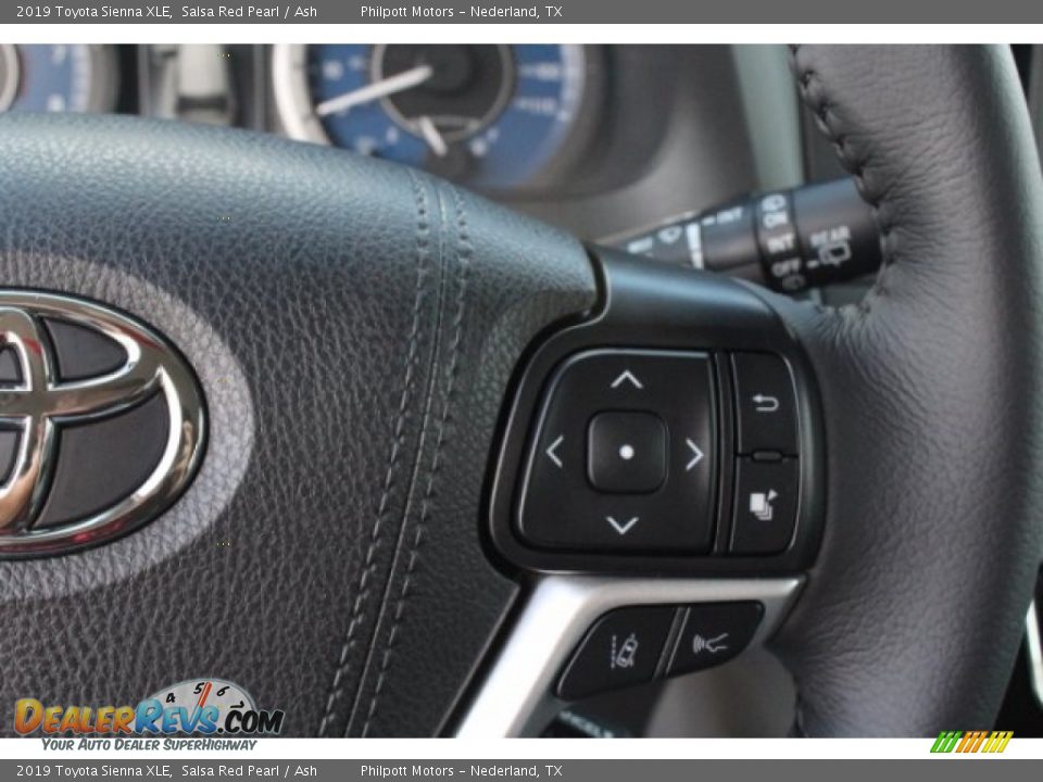 2019 Toyota Sienna XLE Steering Wheel Photo #21