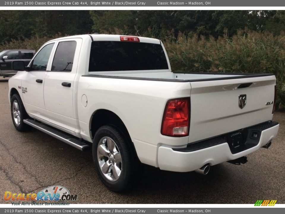 2019 Ram 1500 Classic Express Crew Cab 4x4 Bright White / Black/Diesel Gray Photo #4
