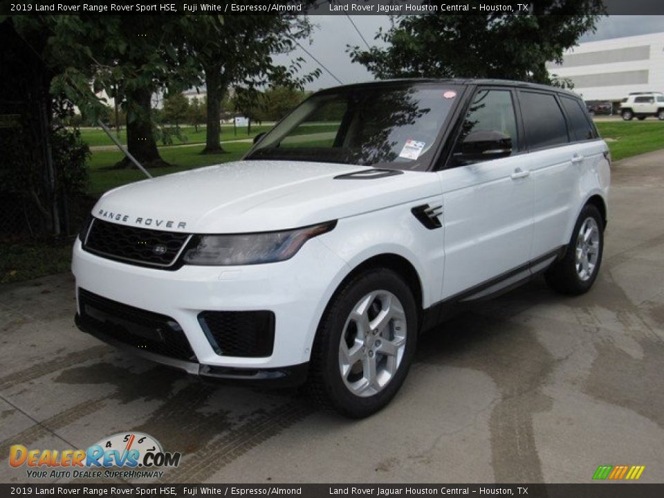 Front 3/4 View of 2019 Land Rover Range Rover Sport HSE Photo #10