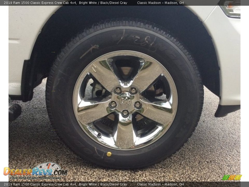 2019 Ram 1500 Classic Express Crew Cab 4x4 Bright White / Black/Diesel Gray Photo #7