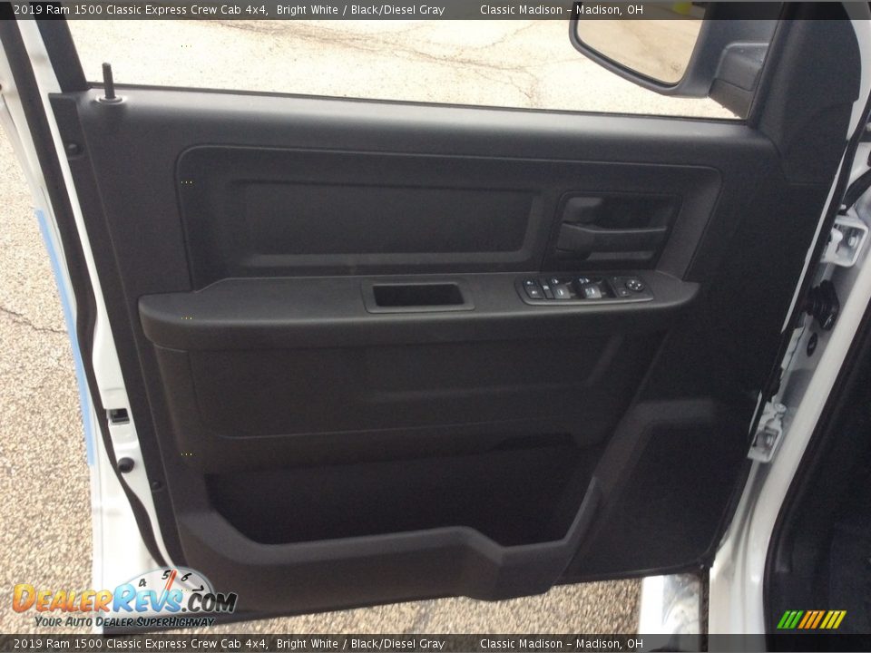 2019 Ram 1500 Classic Express Crew Cab 4x4 Bright White / Black/Diesel Gray Photo #8