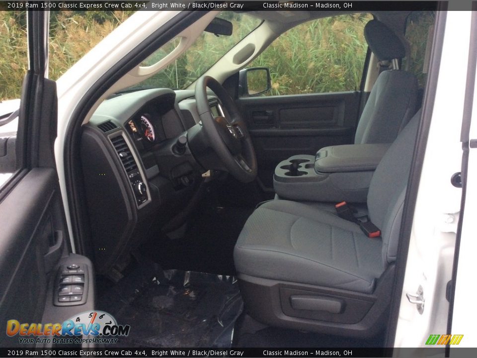 2019 Ram 1500 Classic Express Crew Cab 4x4 Bright White / Black/Diesel Gray Photo #9