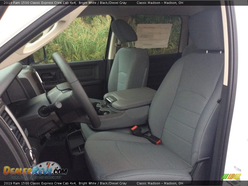 2019 Ram 1500 Classic Express Crew Cab 4x4 Bright White / Black/Diesel Gray Photo #10